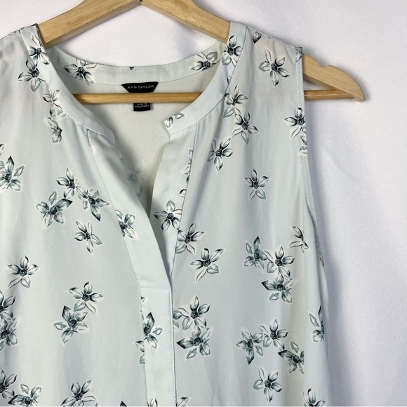 Ann Taylor Pale Blue Floral Split Neck Sleeveless Blouse S - Picture 4 of 4